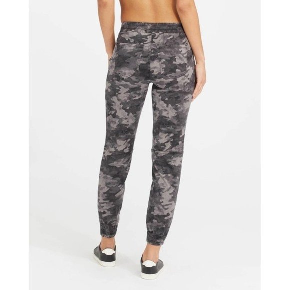 SPANX Stretch Twill Cargo Jogger Pants Pull-on Blackwash Camo Size Small NWT - Picture 5 of 9